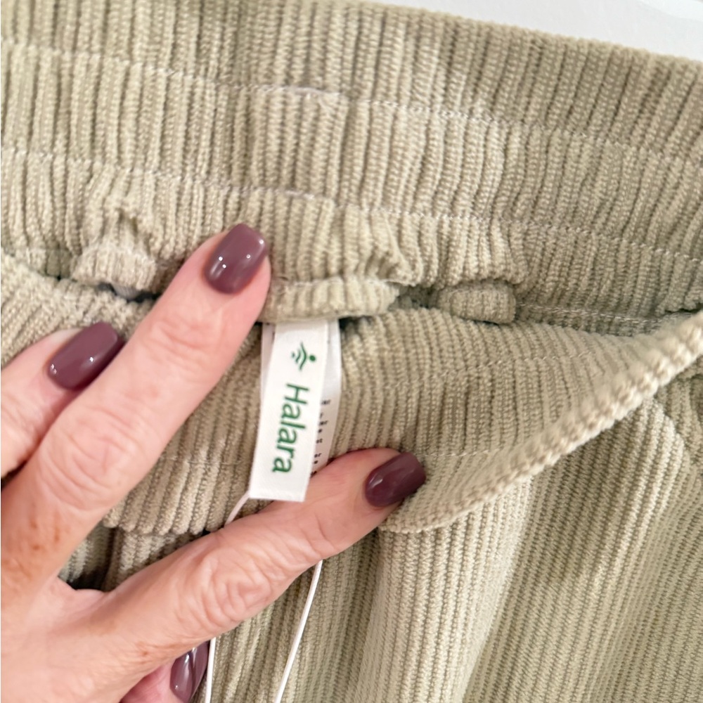 HALARA Corduroy Pants in Light Khaki
